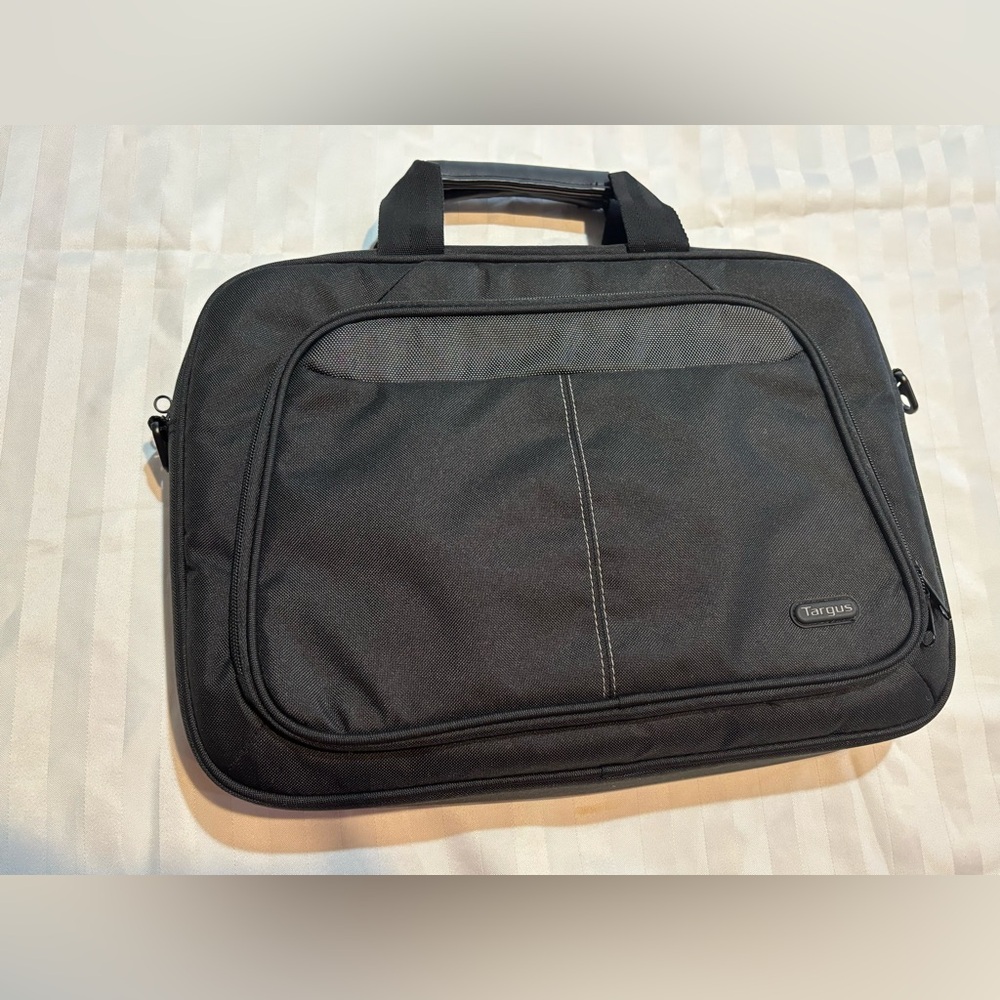 Targus Black Laptop Bag With Multiple Compartments (Good Condition)